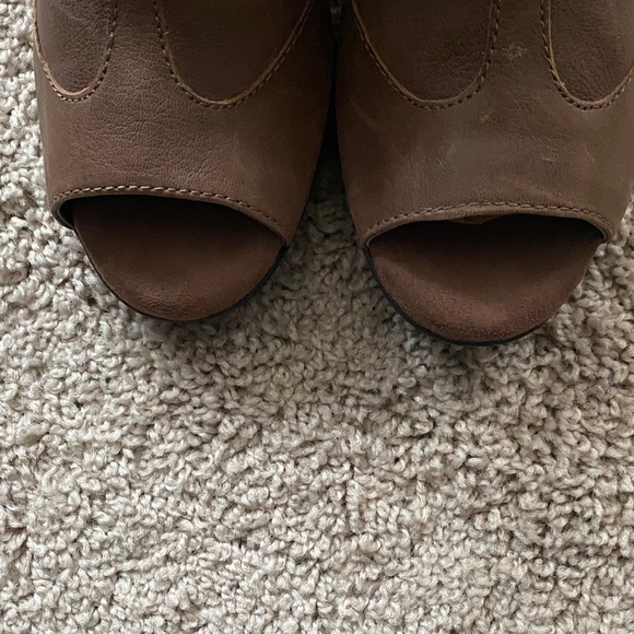 Aerosoles Heelrest, Women's Comfort Boot With 3" Heel (Mushroom Color). - Picture 5 of 7